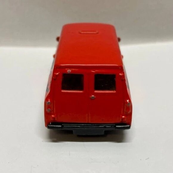 Matchbox 1965 Austin Mini Van Mickey Mouse Pluto Red MBX 1/64 Die-cast 2006 GUC - Picture 4 of 10